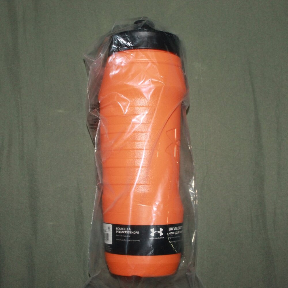 NWT Under Armour Orange Sideline Squeeze 32.0z Water Bottle